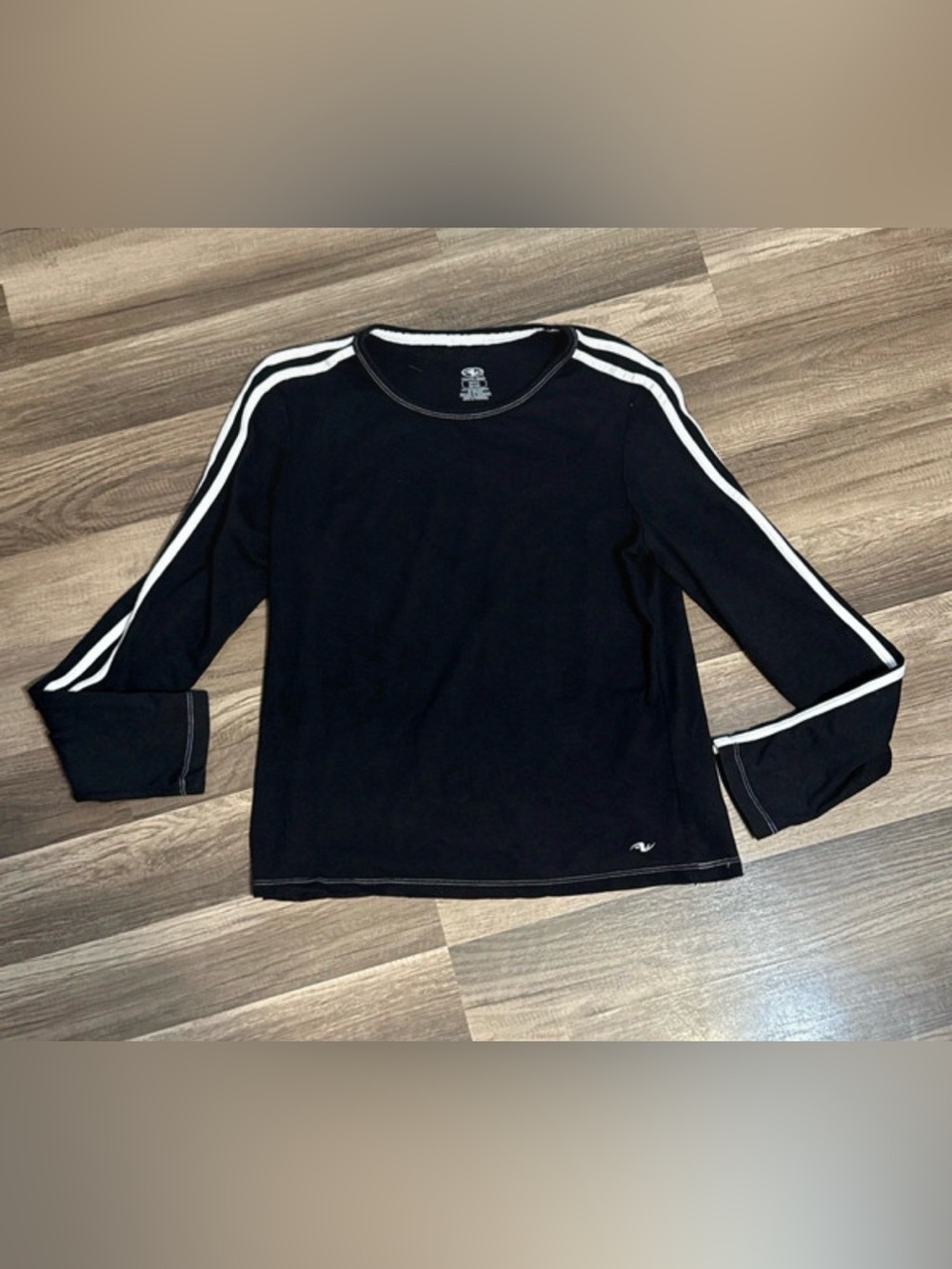 Athletic works women’s Black and white Long-Sleeve athletic shirt size medium